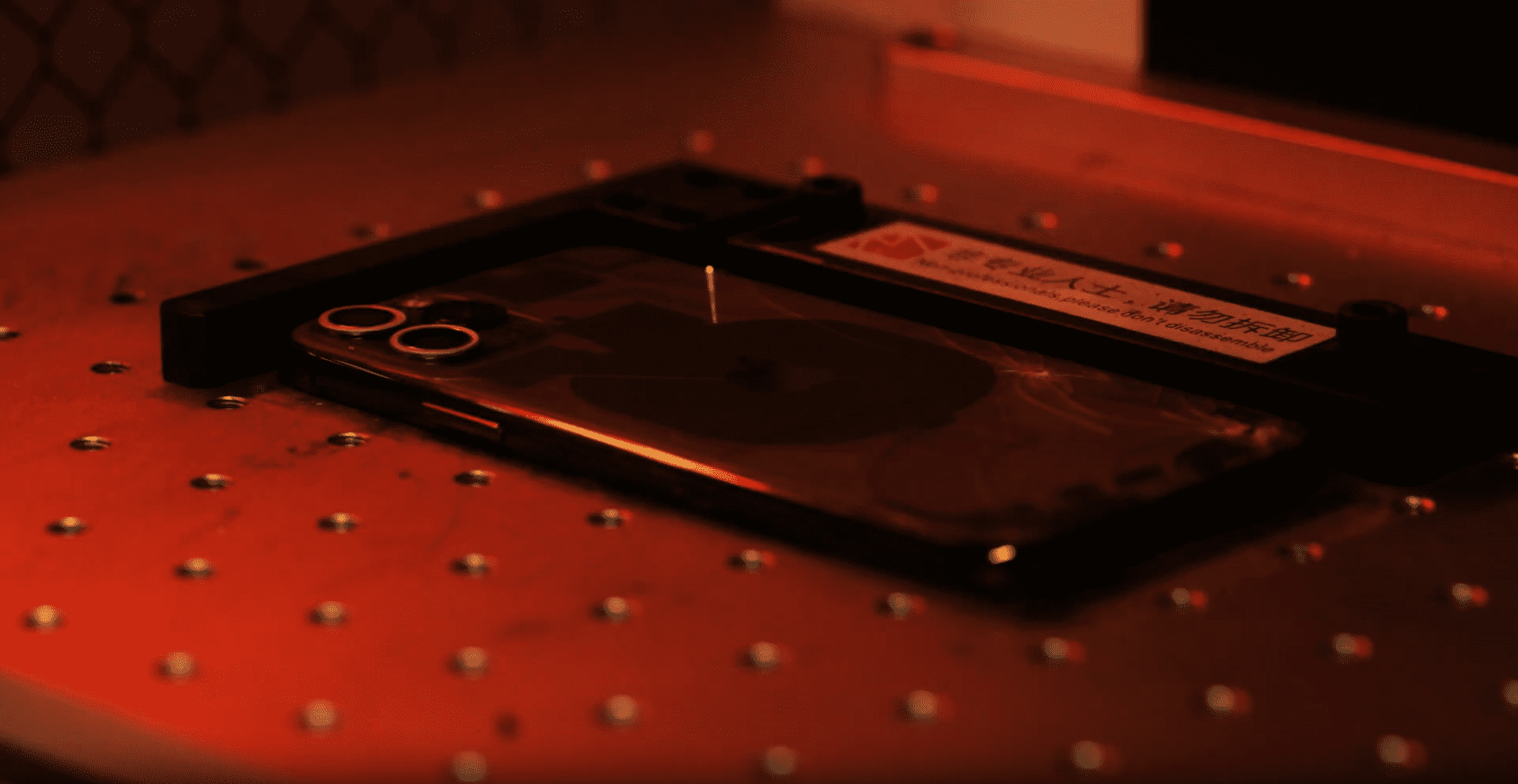 Defektes Smartphone wird bei Der HandyRetter repariert