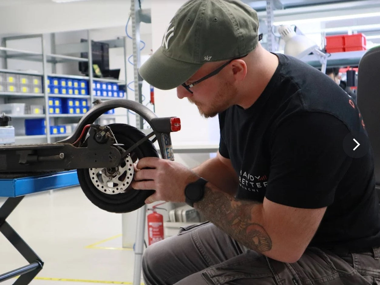 E-Scooter Reifen Montageservice Wechsel (Nur Rad einsenden)